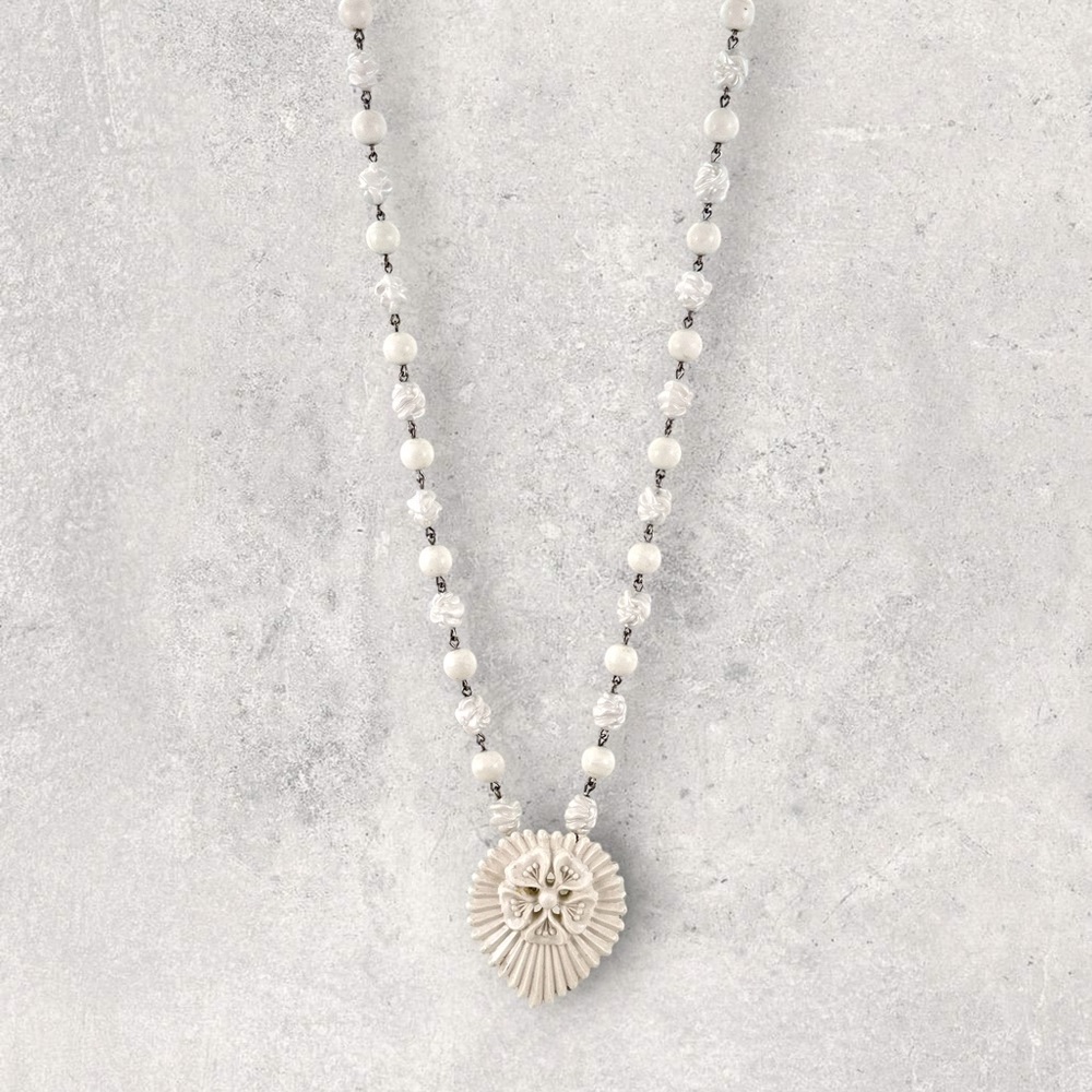 SARAH COVENTRY Vintage White Acrylic Floral Rosette Beaded 2in1 Brooch Necklace